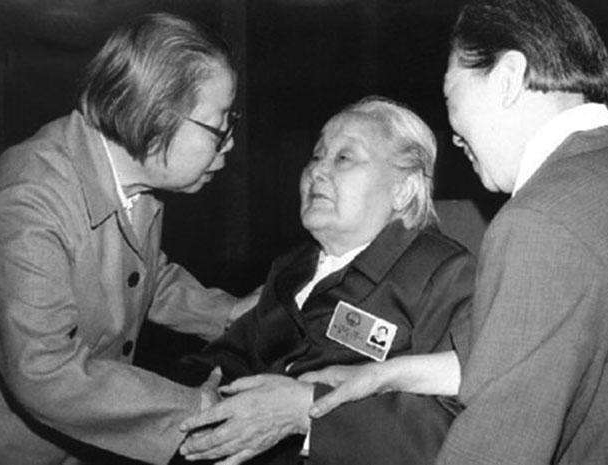 她因犯罪被判入狱,她因失足被抓入狱