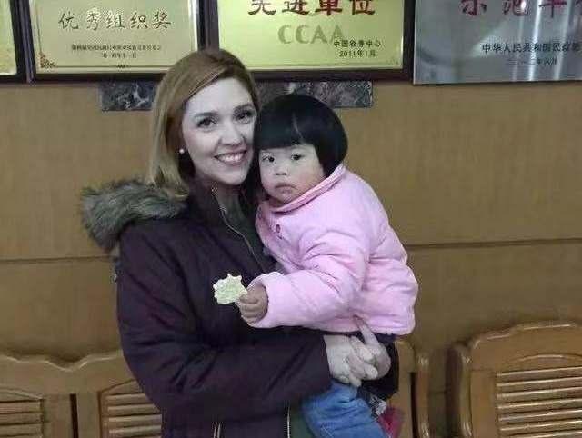 被母亲抛弃的唐氏宝宝,国外唐氏儿长大