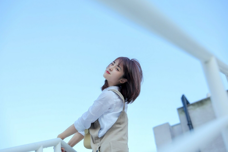 阳光下的天台拍照技巧,天台拍照一个人怎么拍