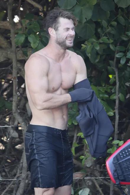 雷神锤哥真实身材,雷神锤哥身材照片