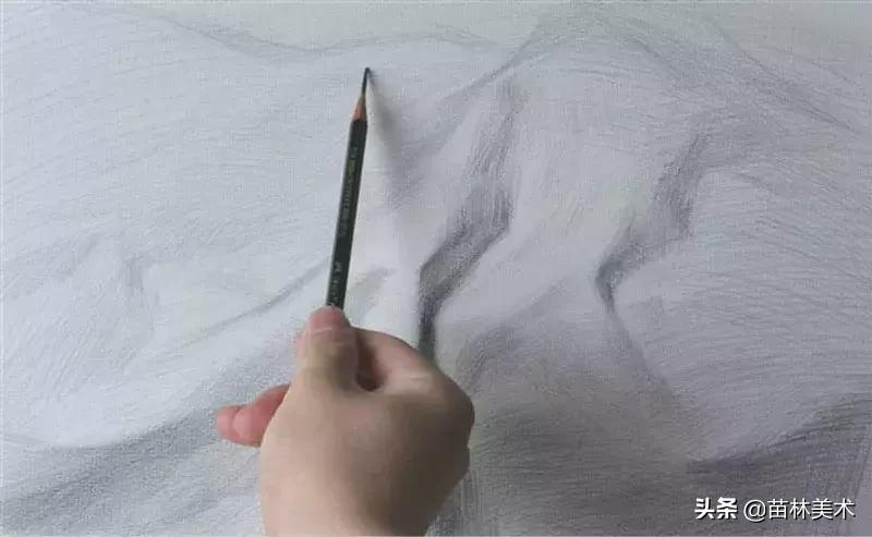 素描简单的衬布褶,素描衬布非常暗