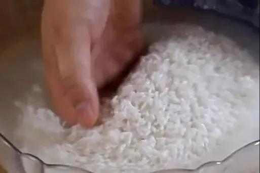 用小麦淀粉制作凉皮的方法,如何用小麦淀粉做凉皮