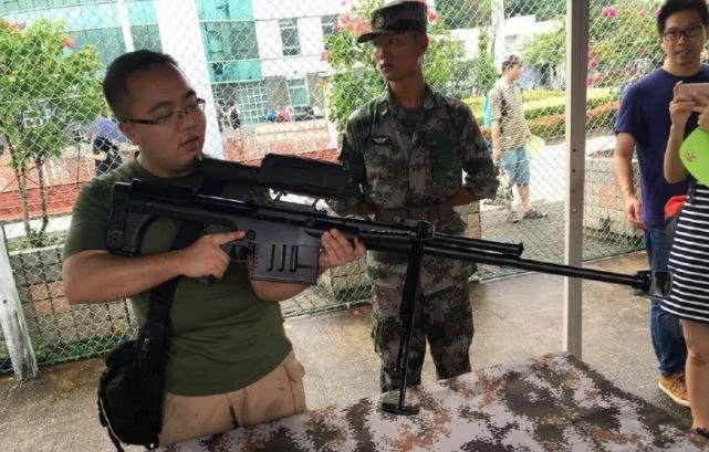 用大狙吃鸡,用大狙打敌人