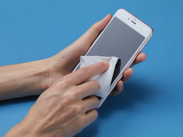 手机屏幕油腻腻的原因,手机屏幕油腻解决方法没有清洁剂