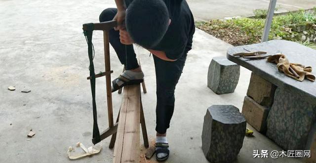 逐渐兴起的木工学校，以学习木工基础知识开始，偶尔也打打小家具