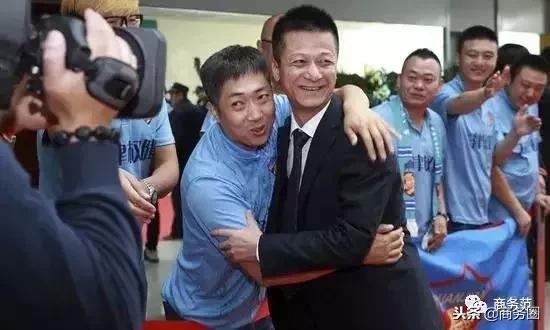 看完权健老总浮夸炫富日常，也是各种“夸大宣传”……