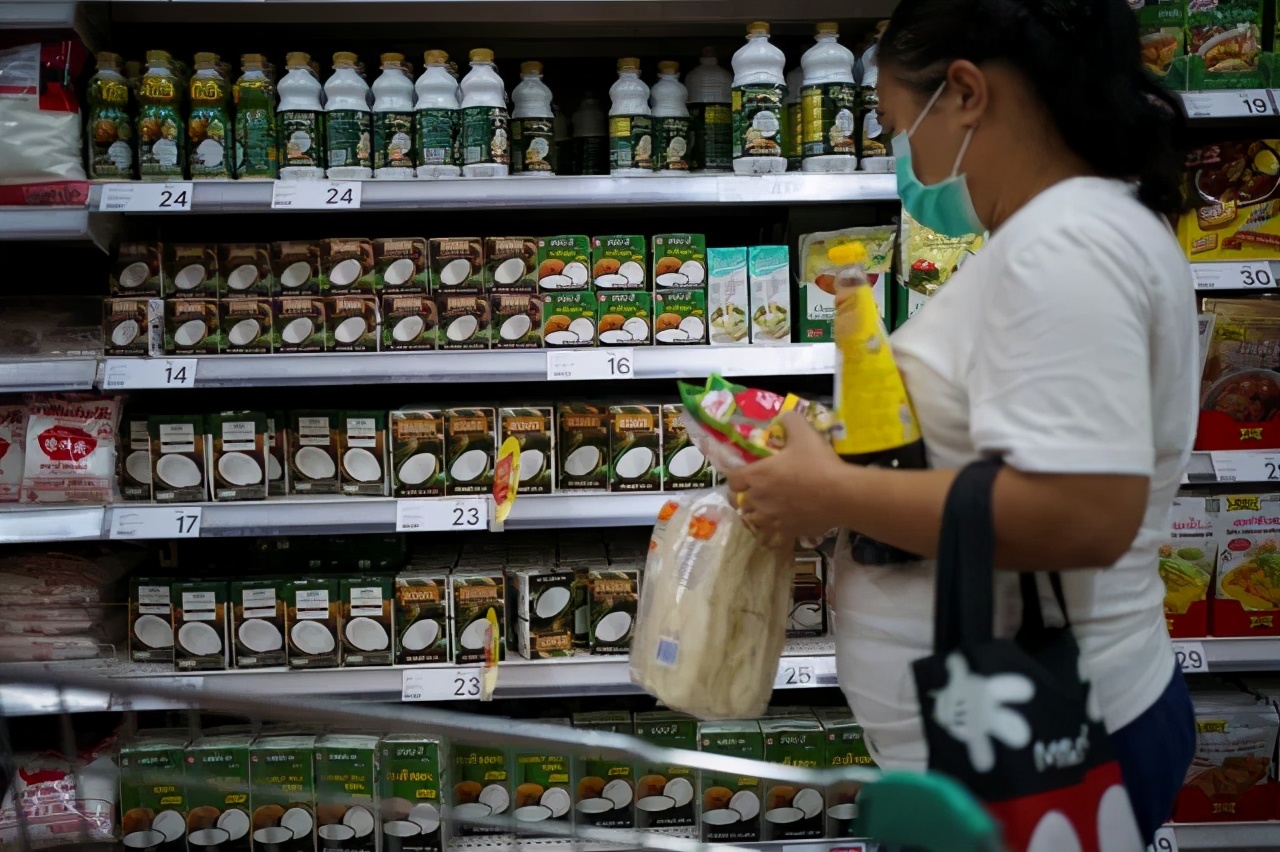 你爱吃的椰子,背后可能有一只泰国“打工猴”血汗故事