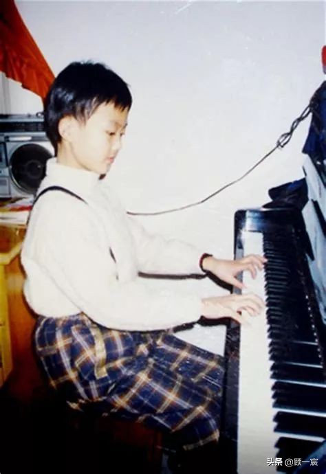 华语乐坛不得不说的音乐鬼才许嵩,许嵩最开始是网络歌手