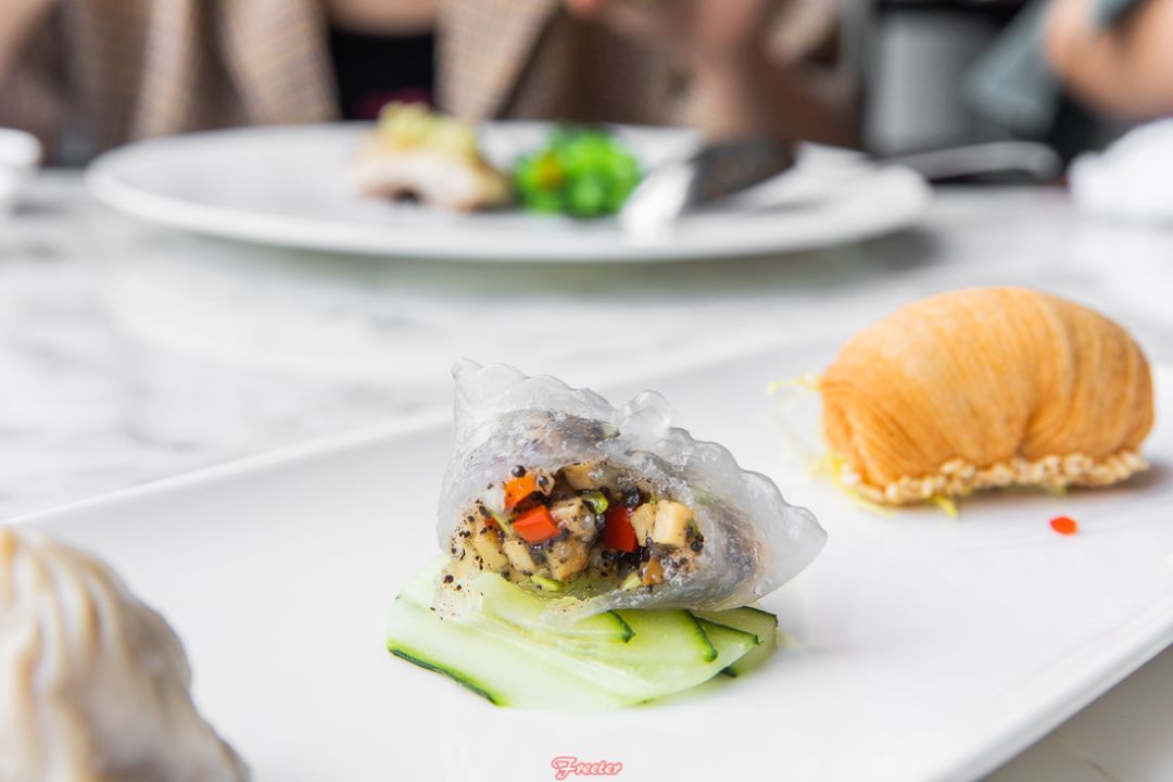 在唐阁，不止有难忘的美食体验，更有43层才能触及的海口绝美风景