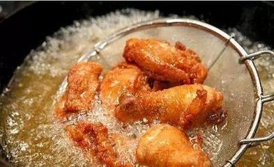 炸东西的油怎样处理一下才能用,炸花生米剩下的油怎么处理