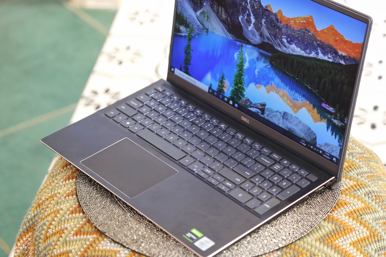 戴尔灵越燃7000玩游戏,戴尔灵越7000的4k屏幕