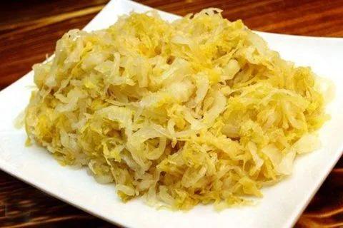 玻璃泡菜坛腌酸菜,泡菜缸里泡老坛酸菜