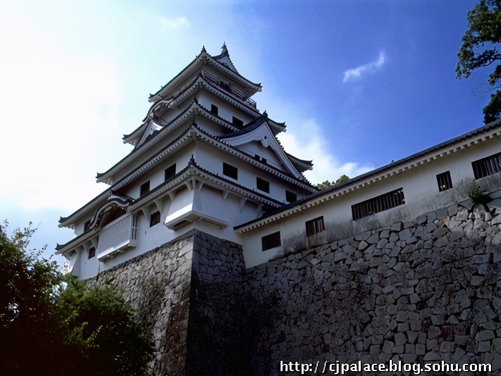 日本魔法城堡,日本城堡和欧洲城堡