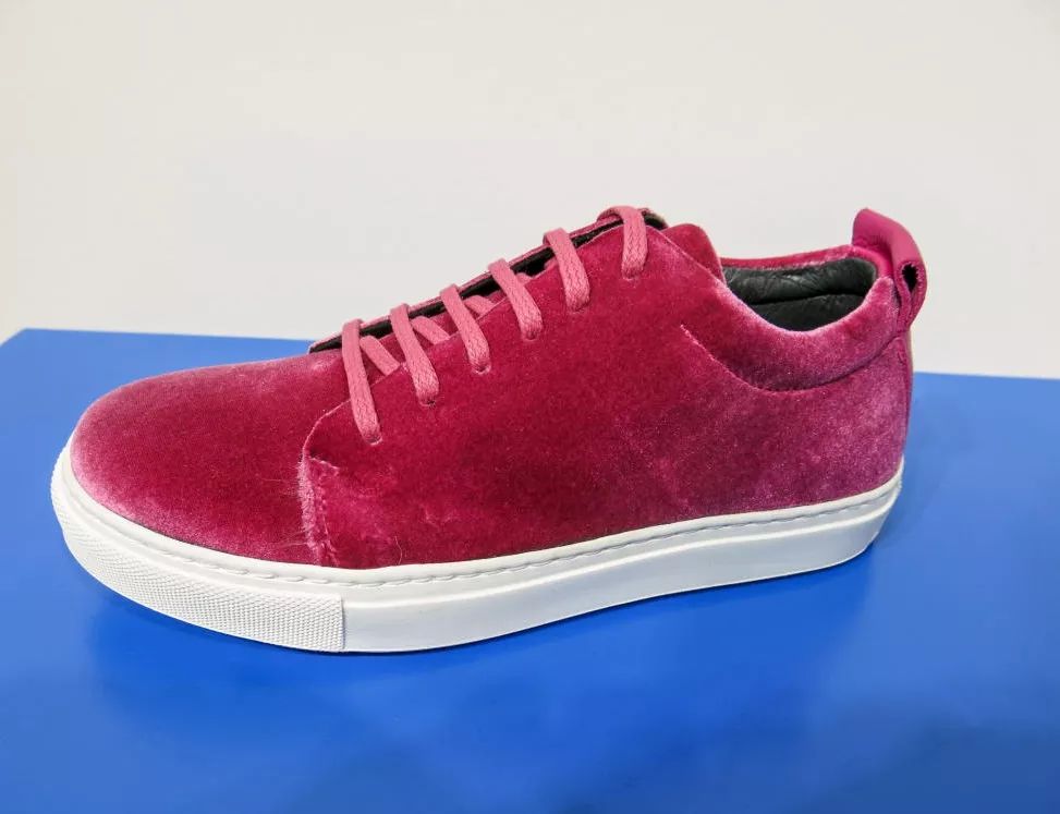 丝绒打底秋冬高级感 (今年秋冬丝绒要火高级又显气质)