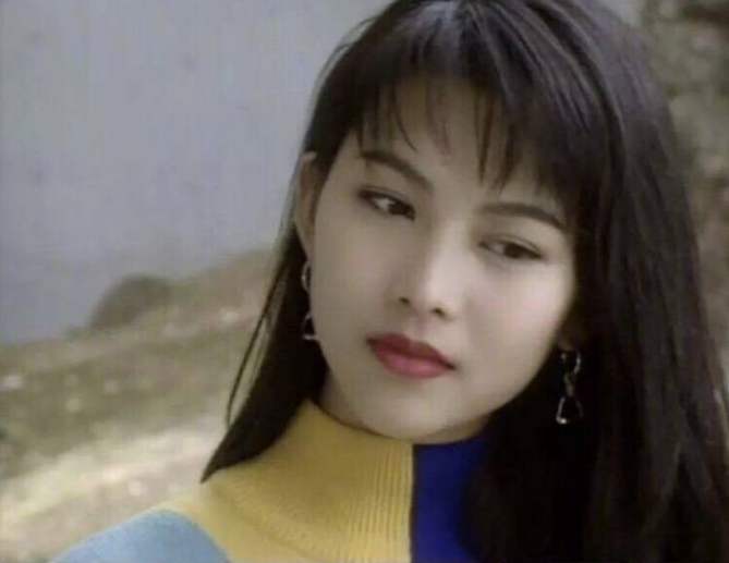 蔡少芬张晋全家福上热搜,三胎儿子“唐装”出镜,年味儿十足