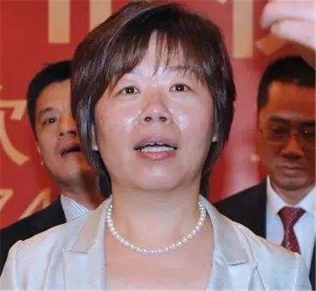 从富士康打工妹到百亿富豪,富士康出走的最牛厂妹是谁