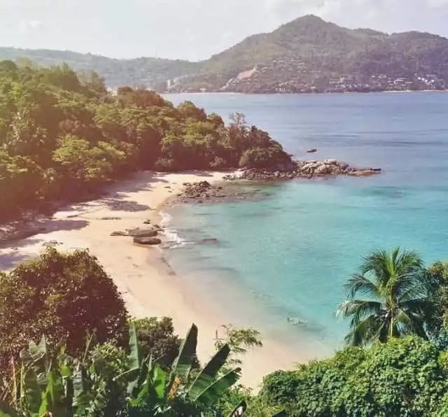 卡马拉海湾铂金海岸半山滨海度假村值得一探究竟