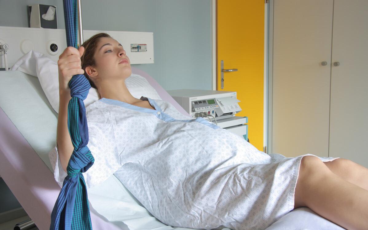 孕妇生产遇男医生不肯进产房，丈夫也担心会看到隐私，医生怎么说