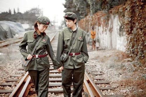 军人婚纱照风格推荐高级感,军人婚纱照四套衣服该怎么选风格