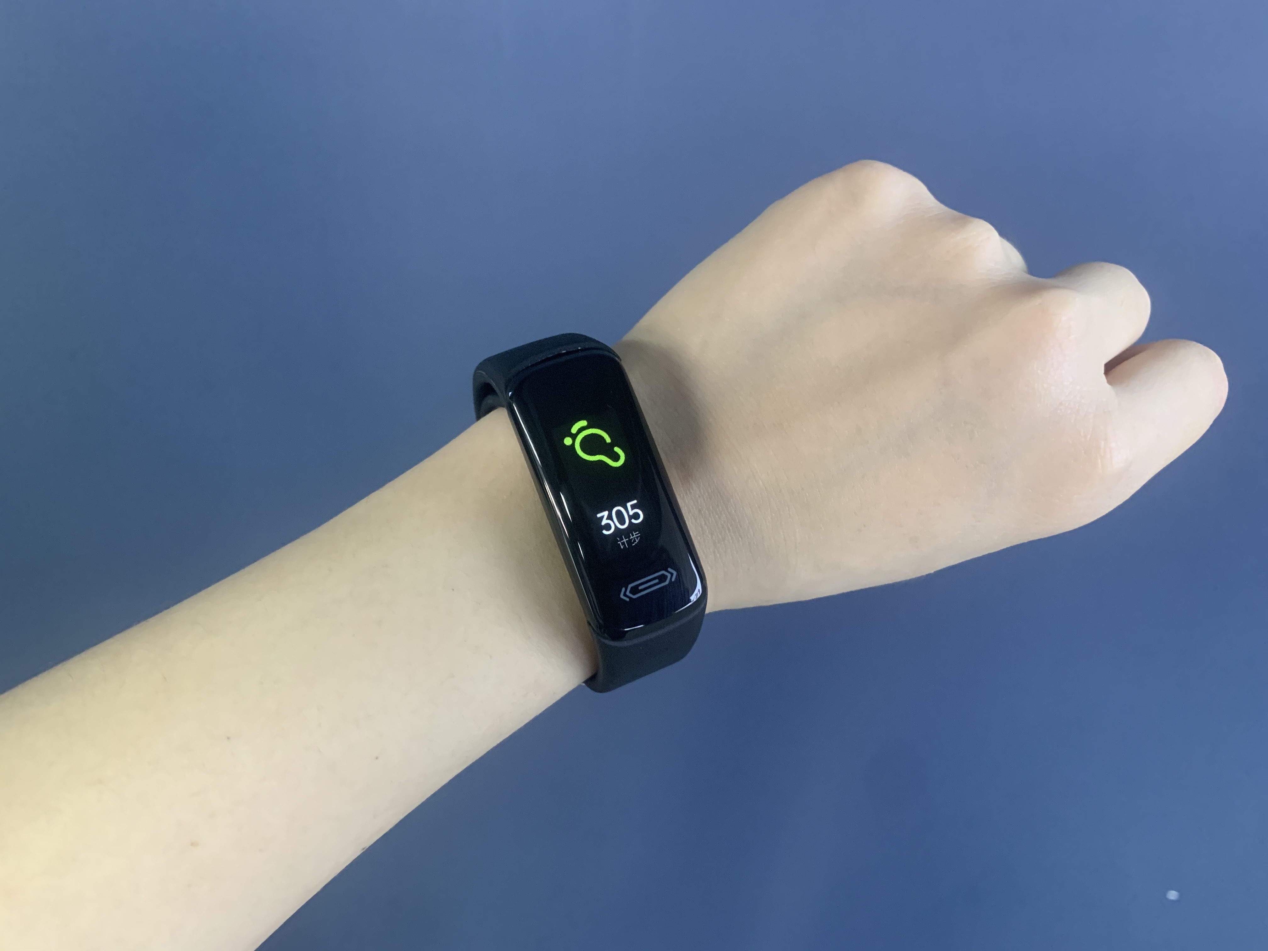 didoR6智能手环:送给准大学生表妹的礼物