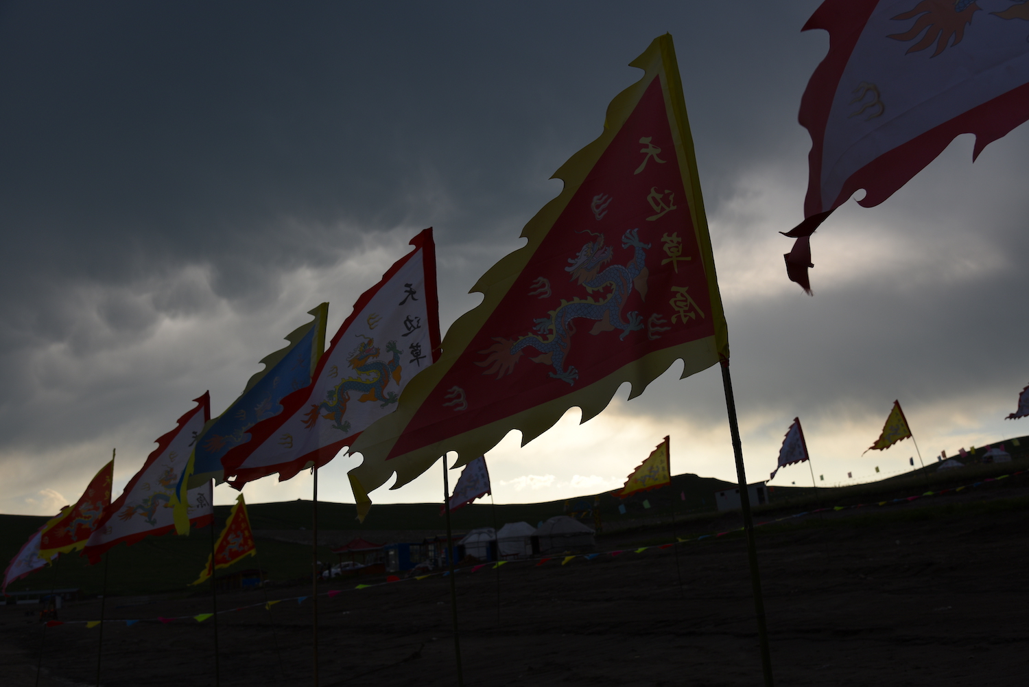 乌拉盖狼图腾拍摄地秋天去还行吗,乌拉盖狼图腾旅游