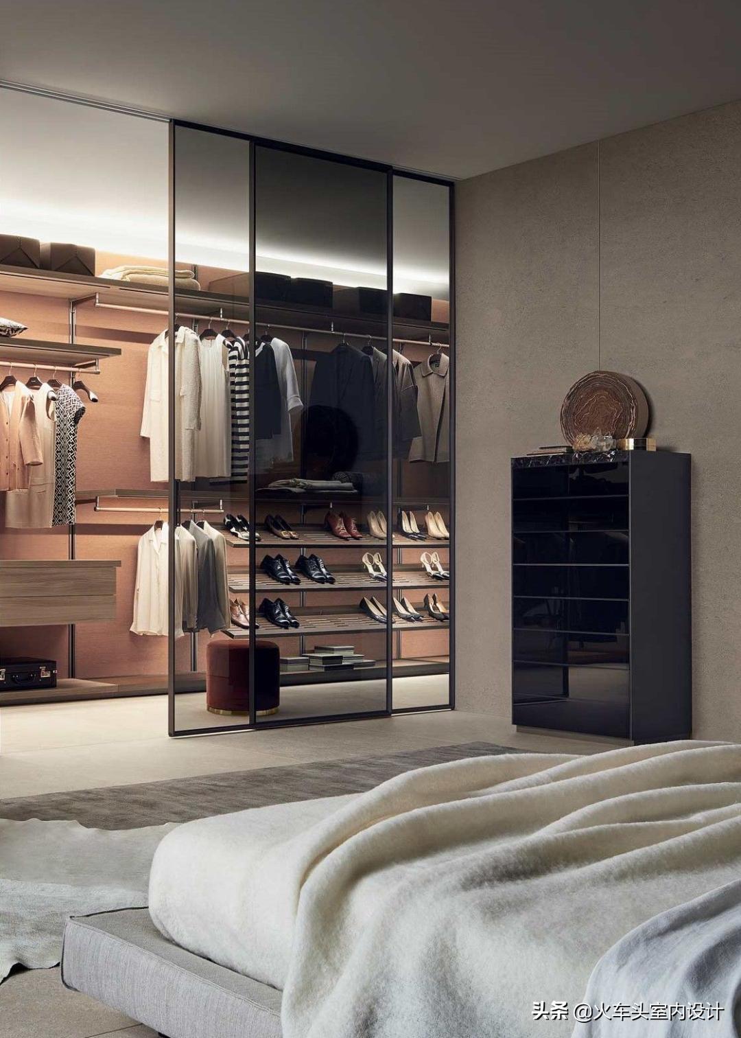 走入式衣帽间设计效果图轻奢风,轻奢简约大气衣帽间