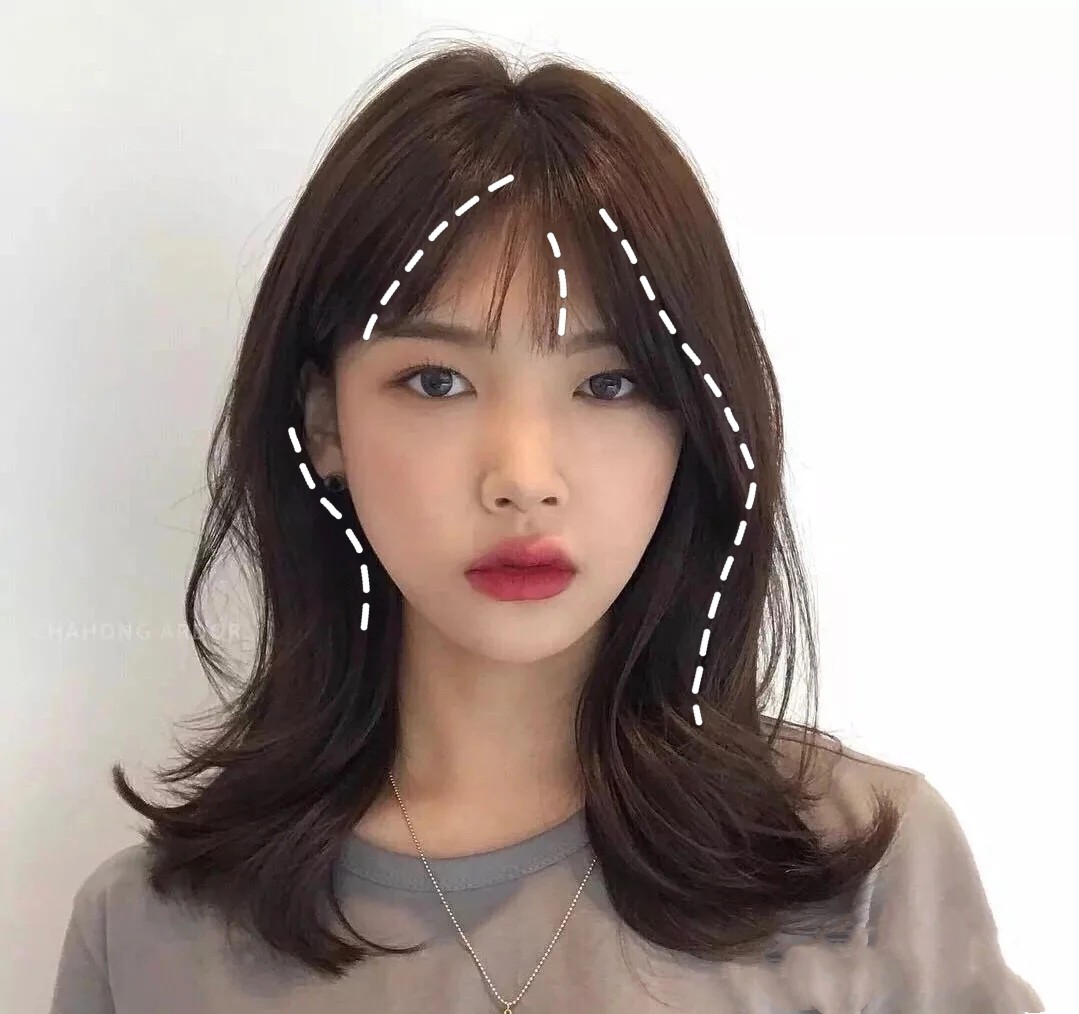 烫卷发今年流行哪种颜色,减龄显小的烫发是你最佳选择