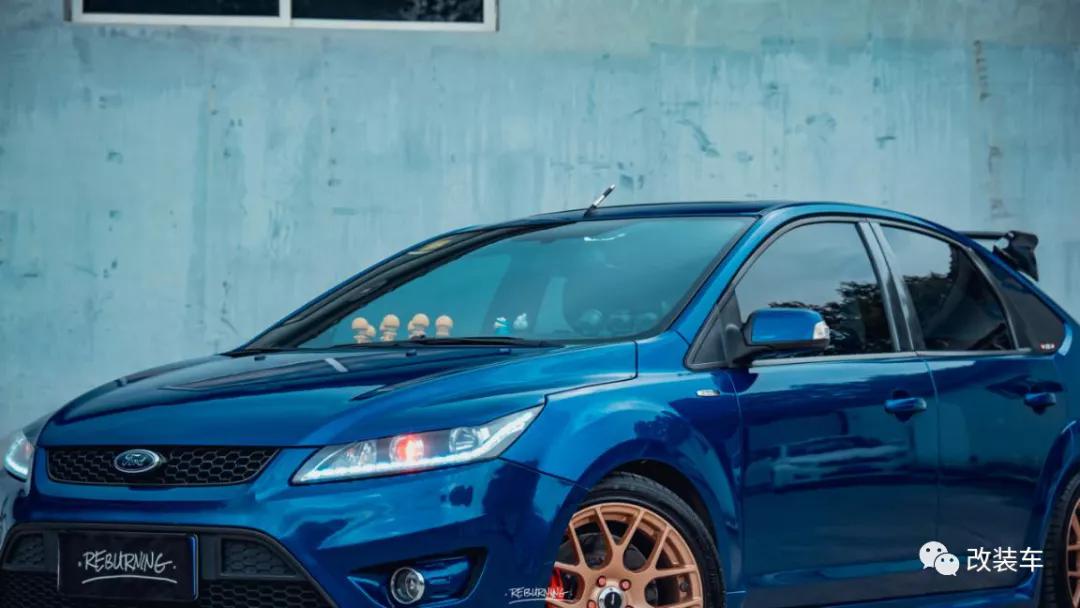 福克斯什么时候换回4缸发动机,经典福克斯移植发2.3t发动机