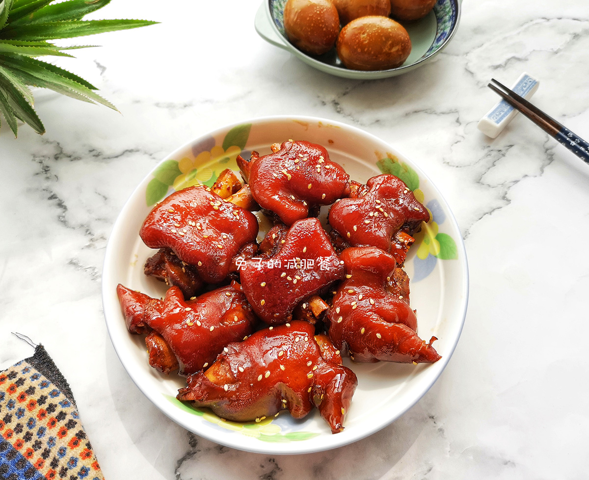 炖肘子和猪蹄软烂脱骨需要多久,如何在家制作软烂脱骨的猪蹄