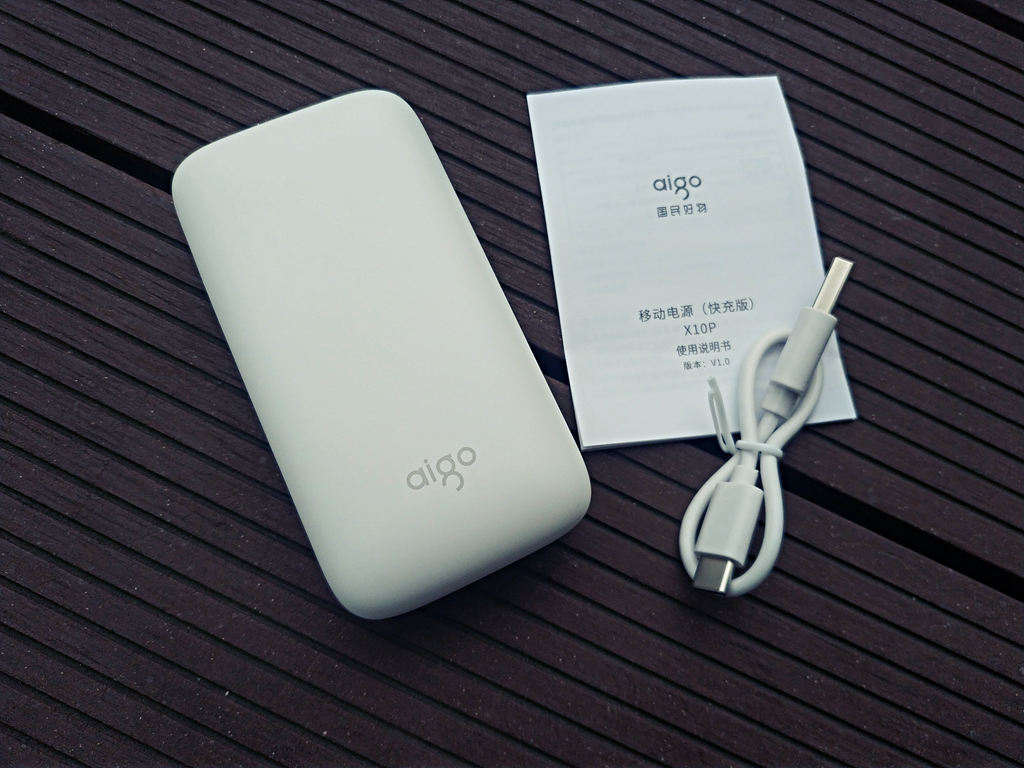 爱国者aigo充电宝,aigo爱国者充电宝拆解