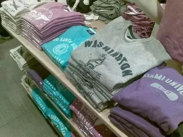 联名优衣库疯抢,优衣库疯抢体恤视频