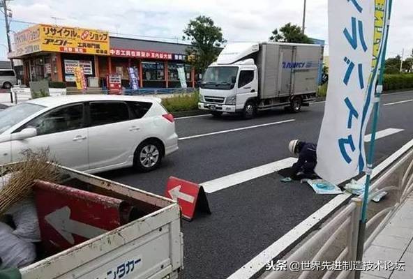 英国发明的道路修补液，绝对是修路神器