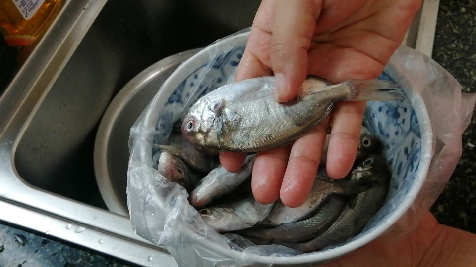 如何做红烧淡水银鲳,小银鲳各种做法