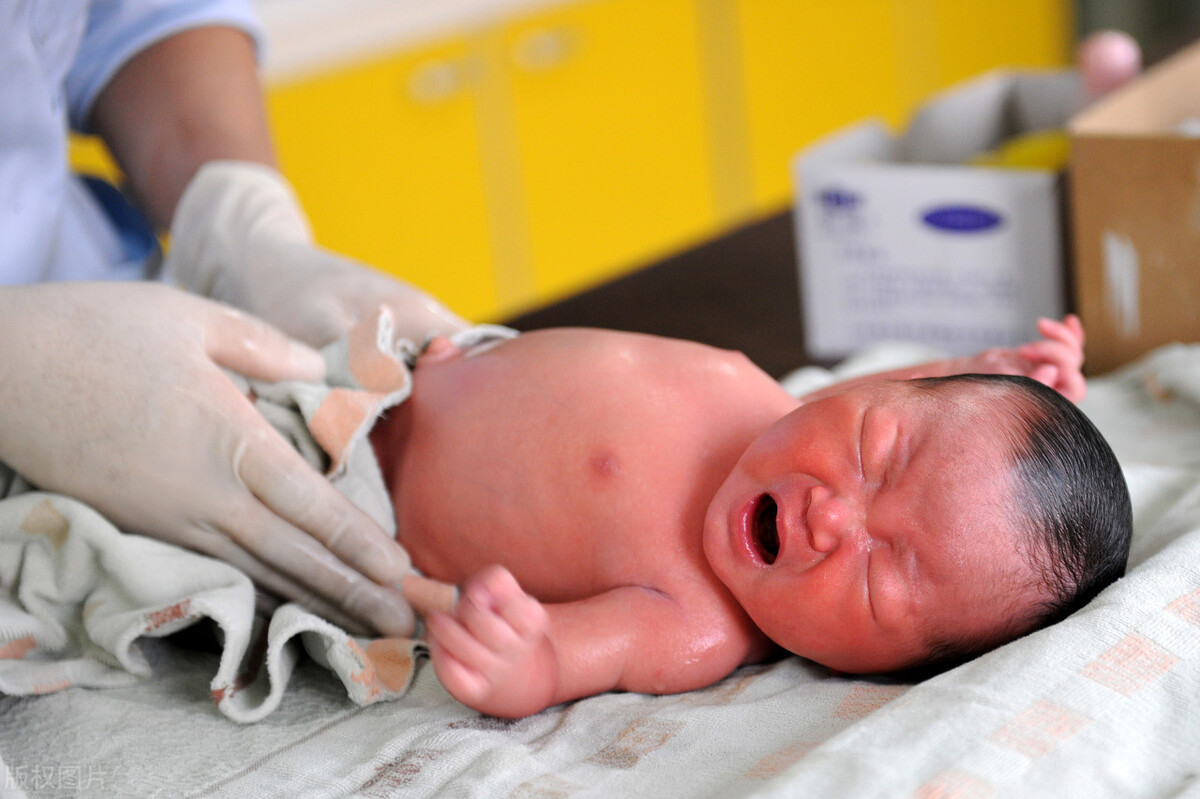 新生儿出生后必须要哭出声来,为什么新生儿在出生前需要哭一次