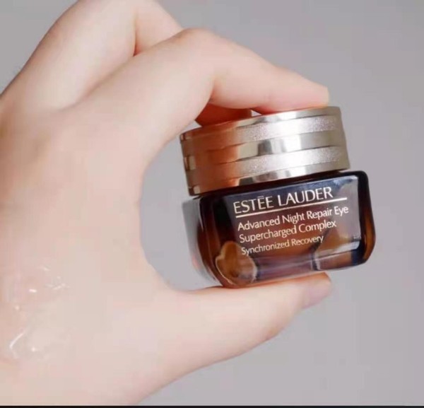 雅诗兰黛干性皮肤眼霜,雅诗兰黛抗蓝光眼霜好用不