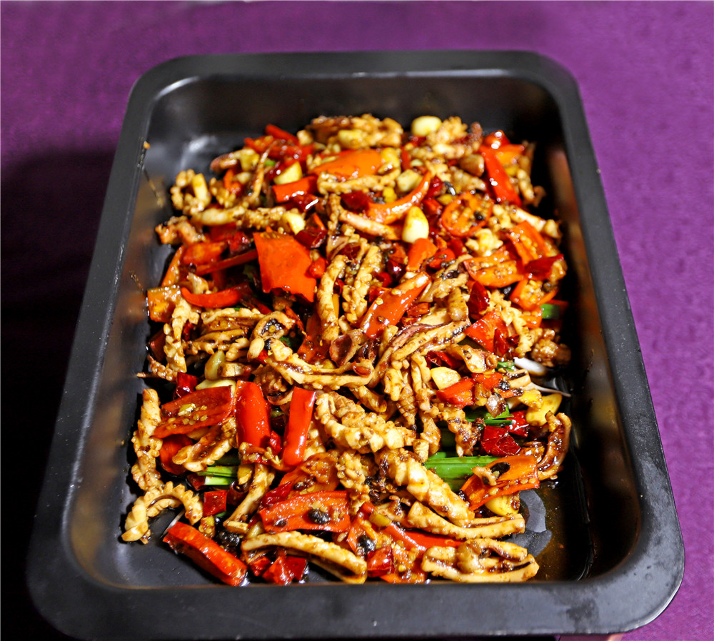 桂林藏在山洞里的油茶店,桂林开在半山腰的油茶店