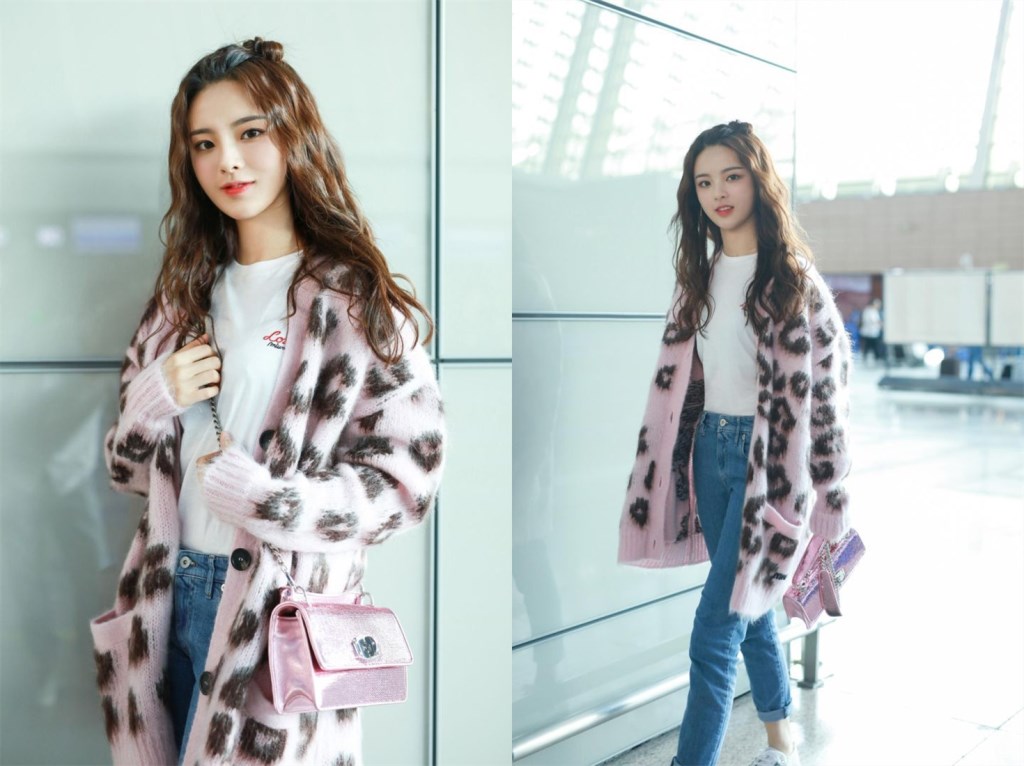 32岁唐嫣糖果风写真,唐嫣最新私服长马甲配宽松短裤