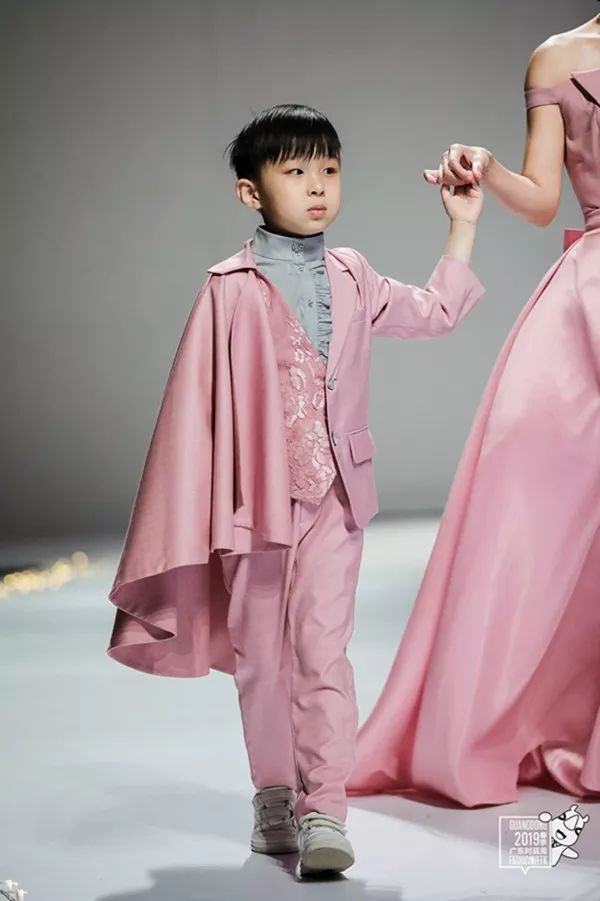 “新秀王”童装联合大秀首秀广东时装周，开启时尚创意产业“培训+”新模式