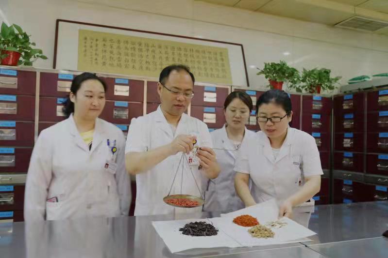 引产后十天恶露排出条状血块,引产后吃红枣恶露淋漓不尽