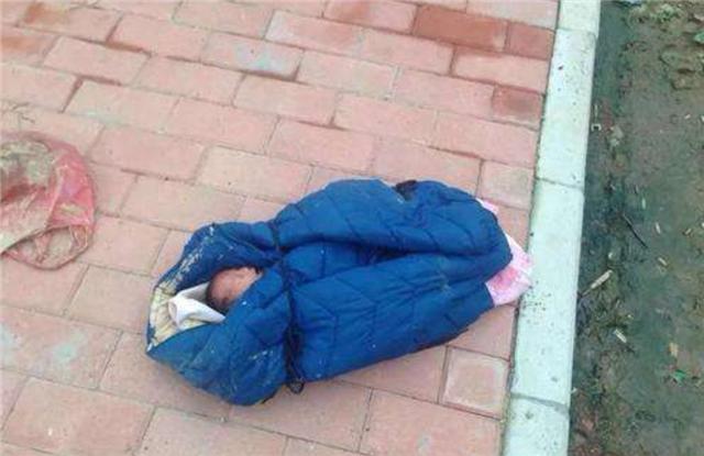 湖北夫妻扛煤气罐供弃婴读博士，24年后亲生父母拿50万上门认亲