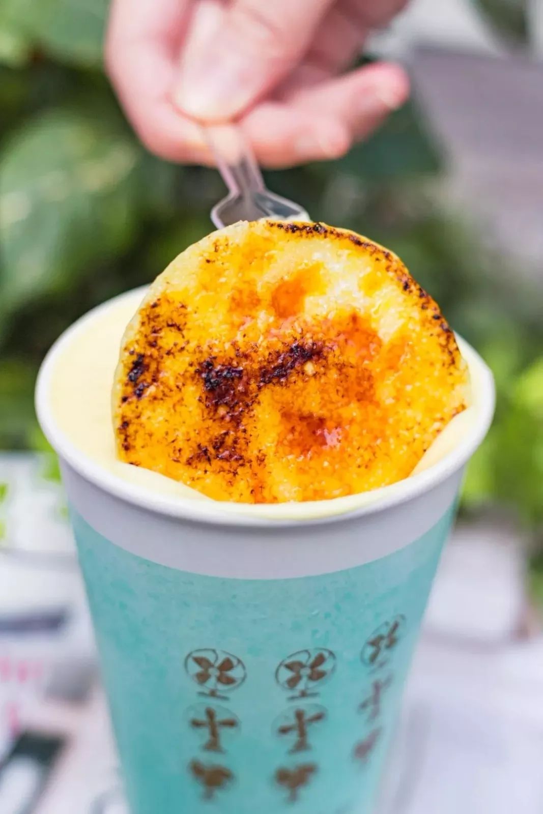 会喷火的“炙烤奶茶”来台州了，敲碎了更好喝！