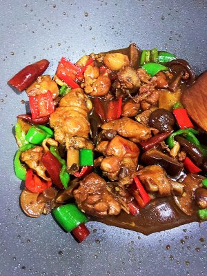 正宗蒸黄焖鸡视频,正宗黄焖鸡大料面