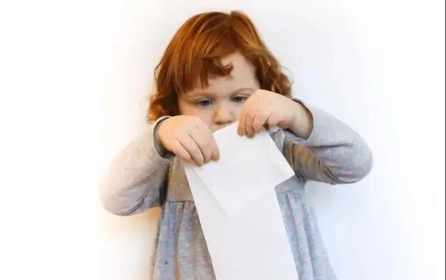 9岁孩子不会擦屁股正常吗?体面”地教孩子擦屁股很重要