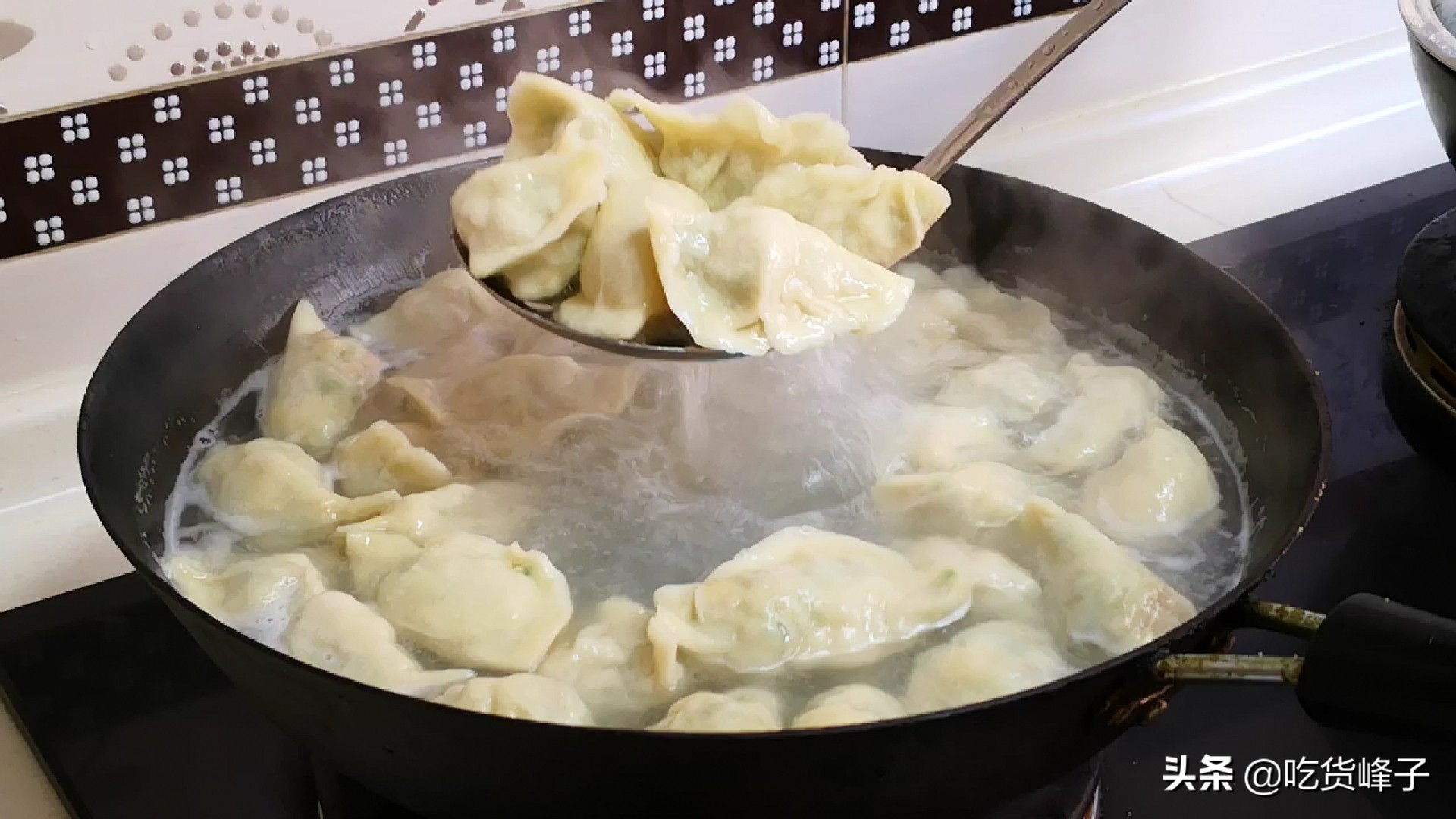 煮饺子别糊汤,煮饺子要不要搅动