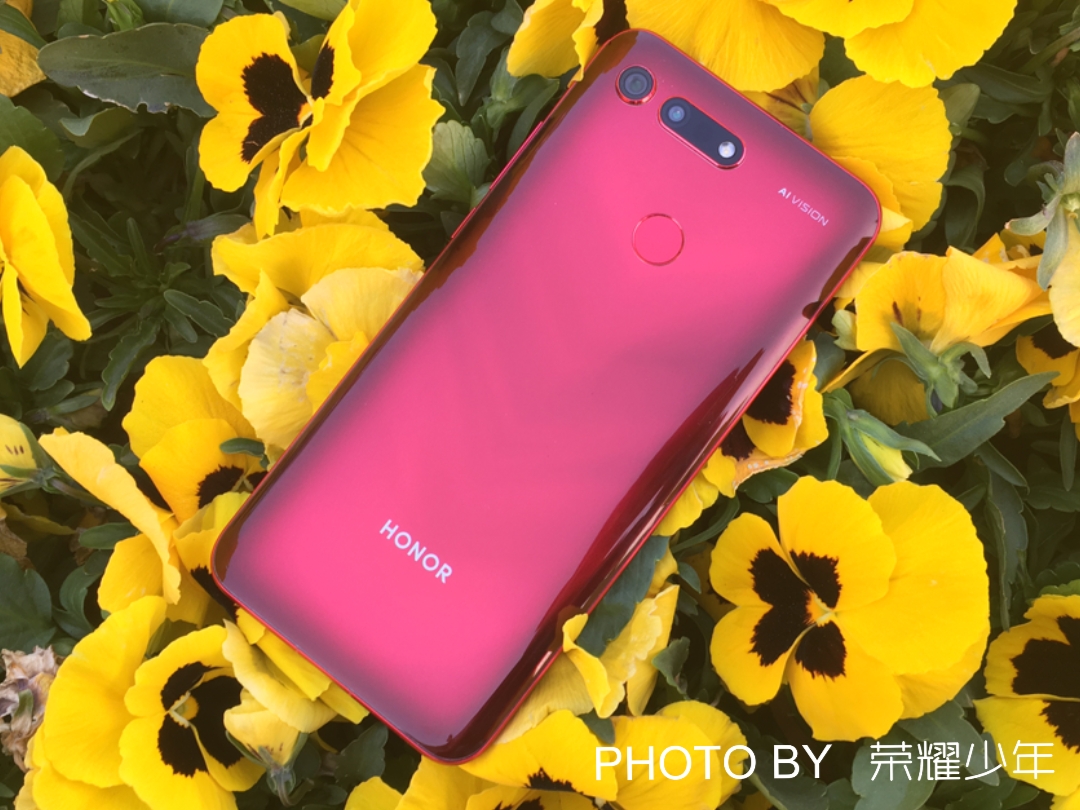 荣耀20和v20外观哪不一样,荣耀v20和荣耀v10对比外观一样吗