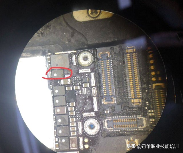 iphone6s进水开机反复重启,iphone6s进水充不进电