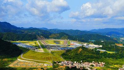 楂樻牎瀛︾敓鐪间腑鐨勫叡闈掑洟,楂樻牎鐢熺溂涓殑鏃朵唬鍙樿縼