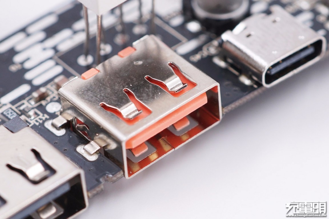 拆解aigo充电宝,aigo2000充电宝拆解