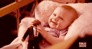 孩子总是摸妈妈的耳朵是什么原因,婴幼儿喜欢揪耳朵