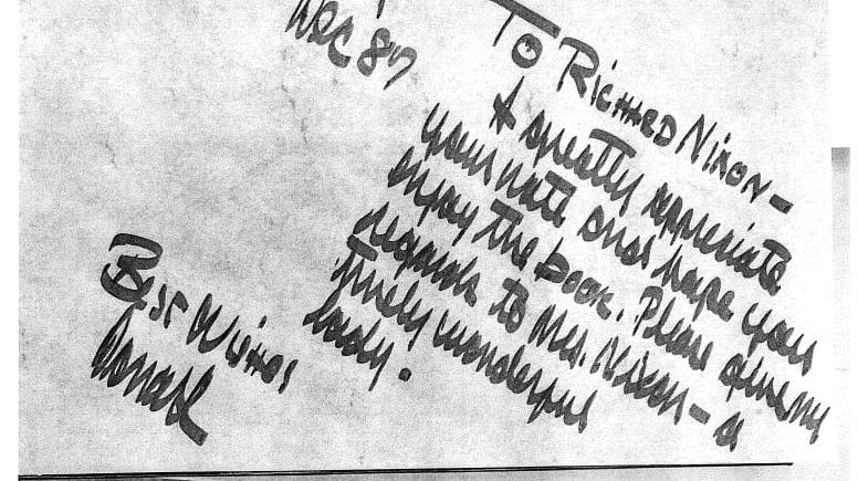 美国总统特朗普和前任,老布什与里根交接